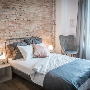 Lion Apartments - Silver